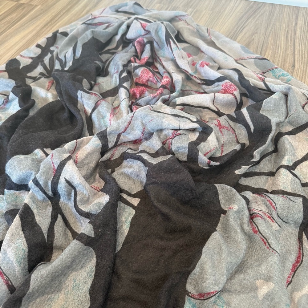 100% Cashmere Scarf with Tree Design - Picture 6 of 9